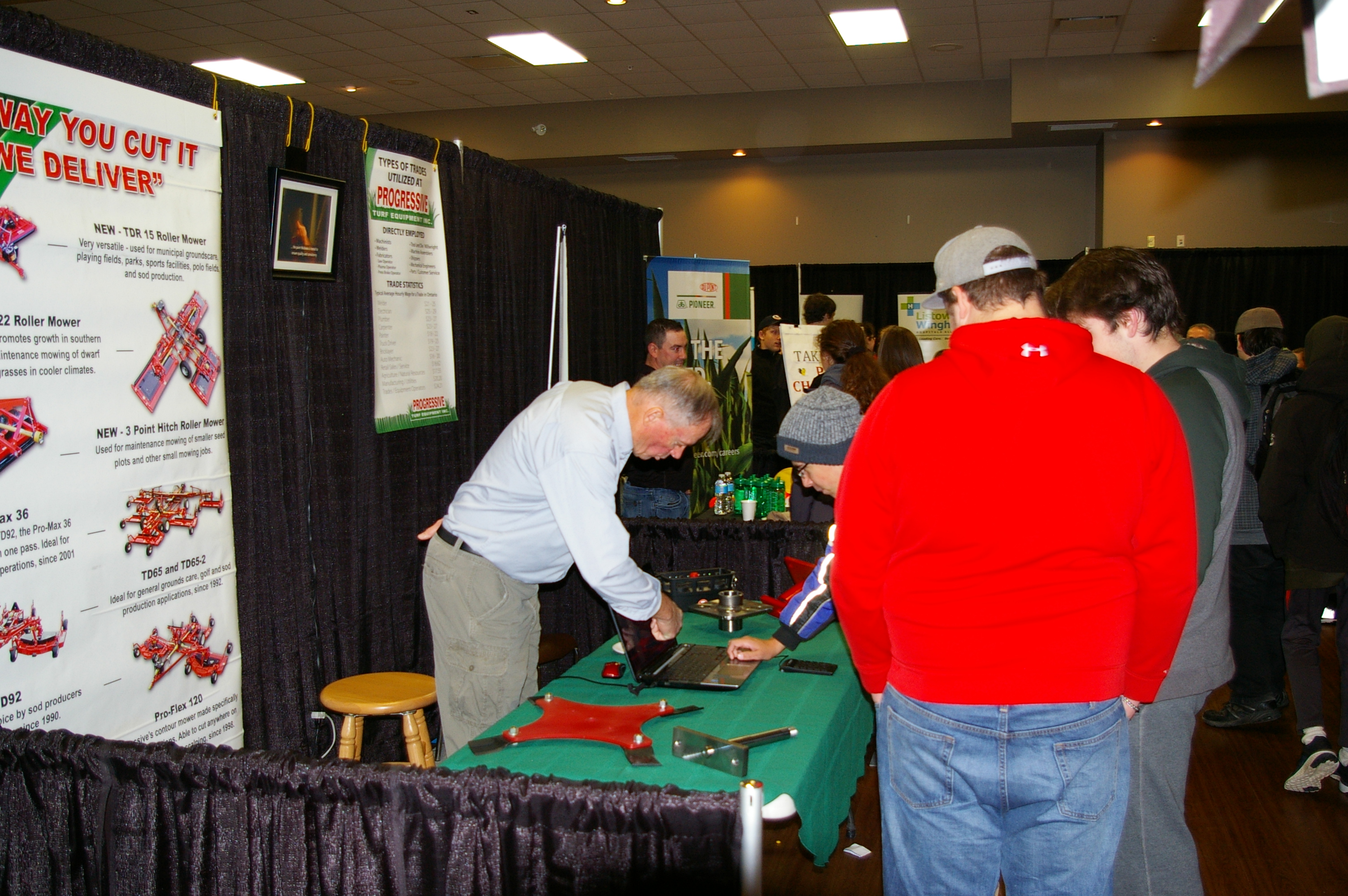 students and exhibitors at Career Fair
